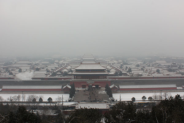 100102北京景山公園から雪の故宮1