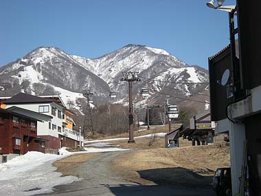 100423栂池スキー場ゴンドラ