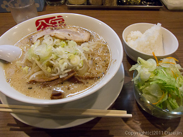 110930宝介の豚骨ラーメン