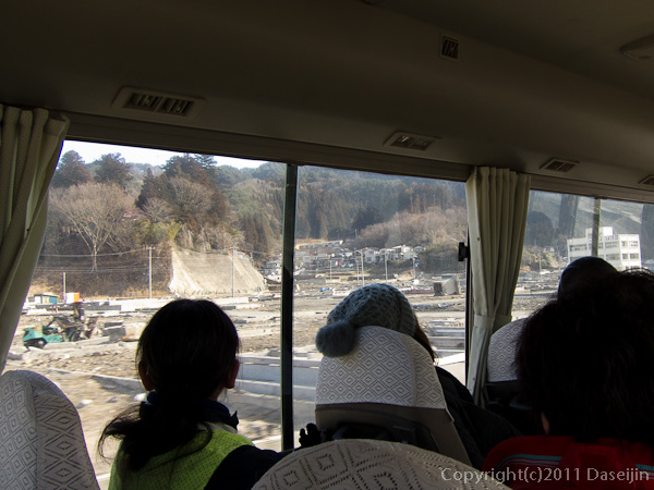 120210遠野ボランティア・バスで大槌へ向かう