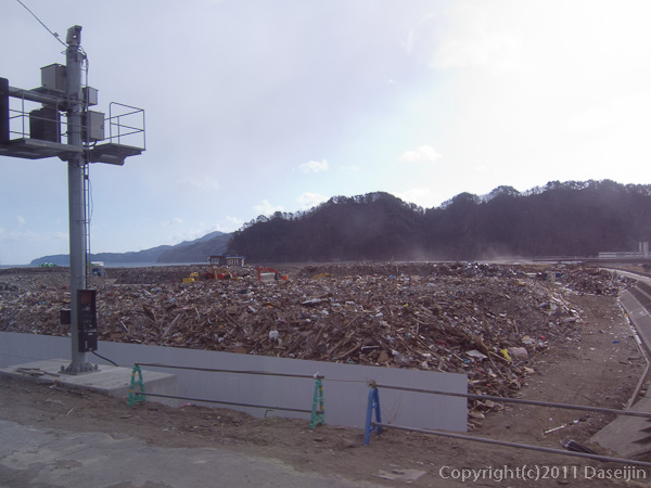 120212遠野ボランティア・大槌町のガレキ仮置き場
