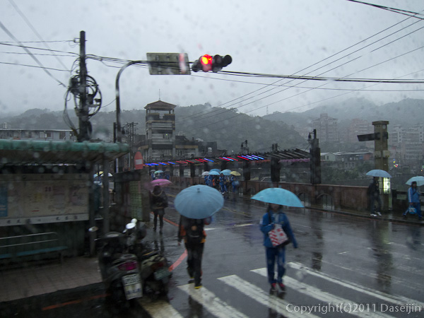 120309じゅうふん・雨が降っている