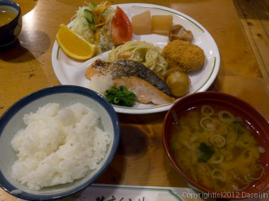120921北穂前尾根・穂高岳山荘夕食