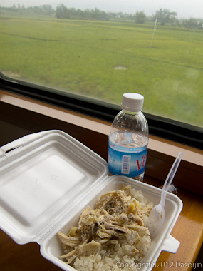 121115ベトナム・列車での朝食