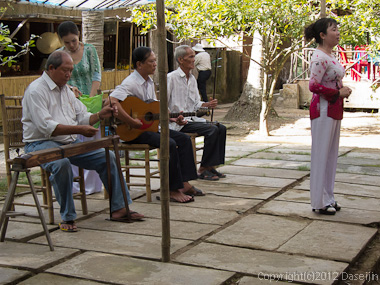 121118ベトナム・民族音楽コンサート